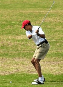Obama_golf_swing_109