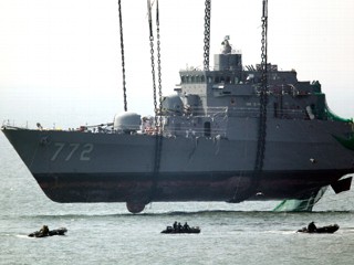 2549-ap_South_Korea_Ship_100520_mn.jpg