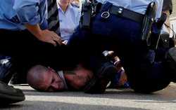 2720-gunssspolice-thumb-250x157-2719.jpg