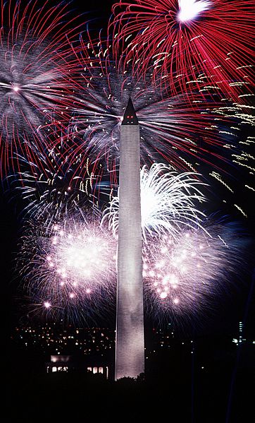 2973-Liberty-Fourth_of_July_fireworks_behind_the_Washington_Monument,_1986.jpg